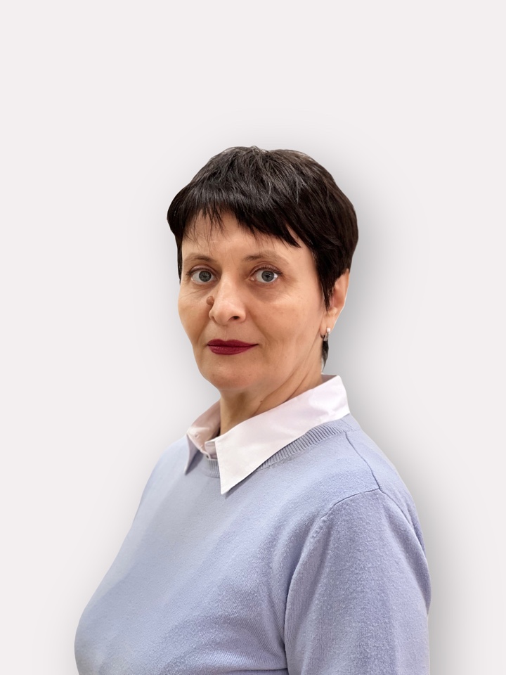 Инструктор по физической культуре Игумнова Елена Анатольевна.